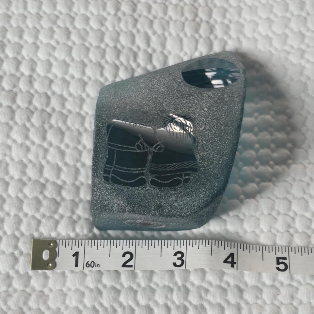 Frosted Etched Sea Glass Sculpture - INUIT - Picture 8 of 9
